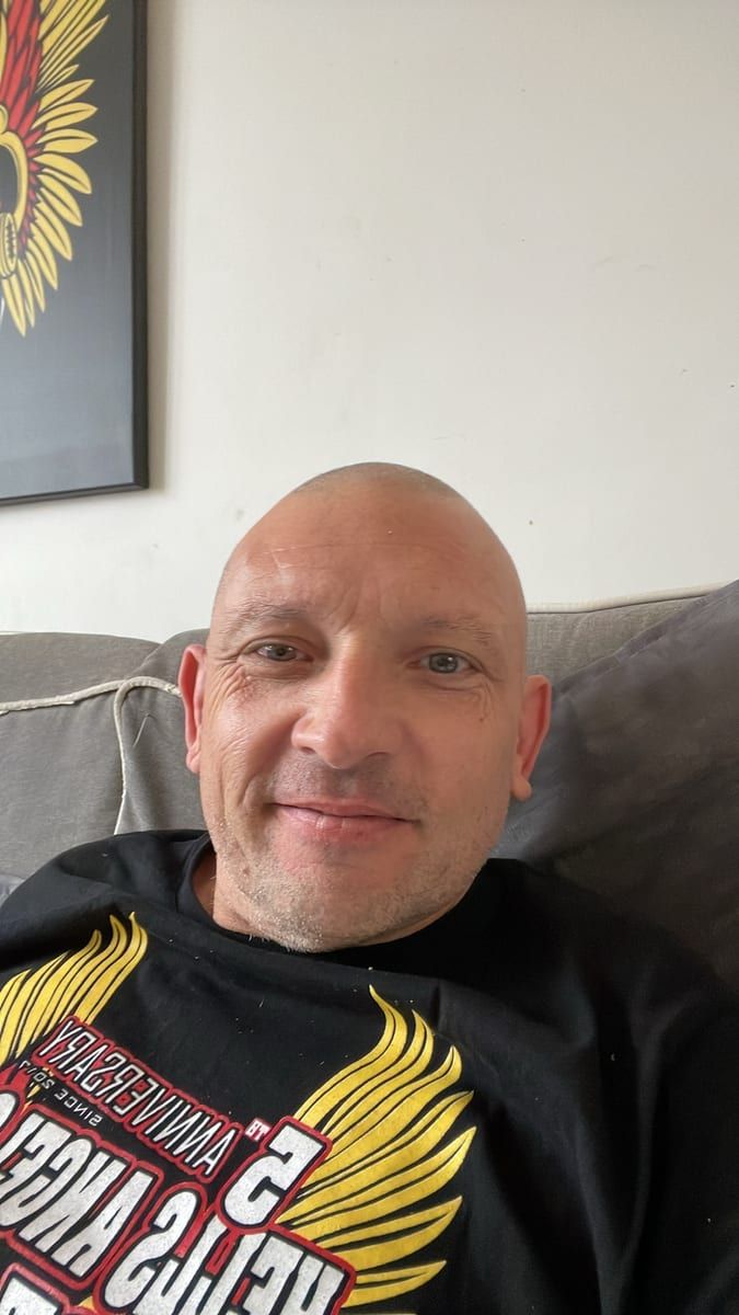 Profil von Hosni